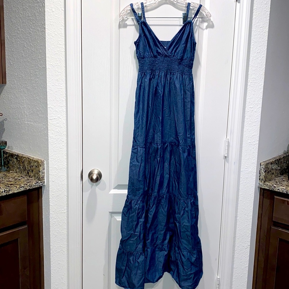 Long dress ,color blue, size small.